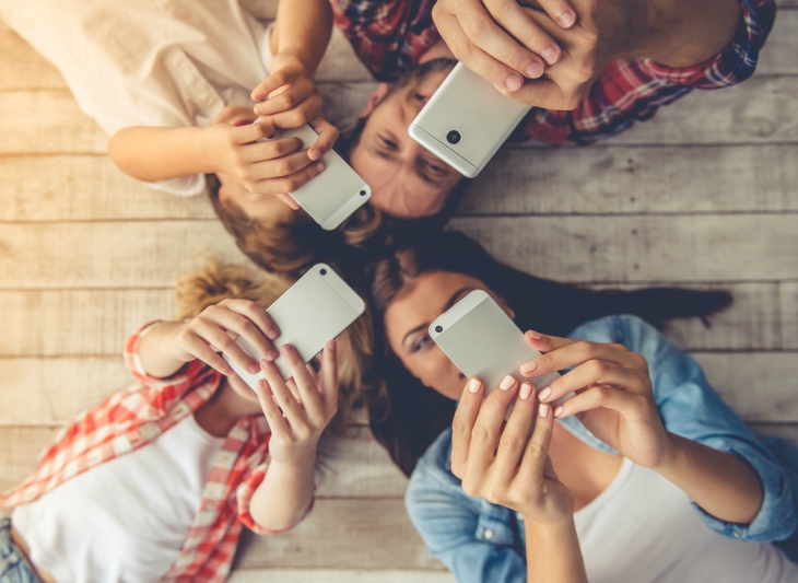 vztahy a mobilní telefon
