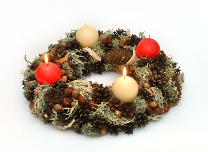 hoří druhá adventní svíčka